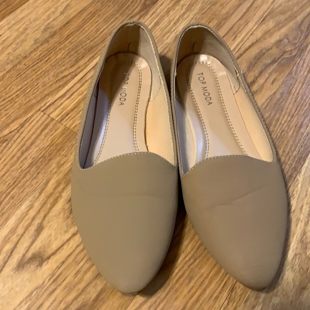 TOP Moda Tan Pointed-Toe Flats, Size 9